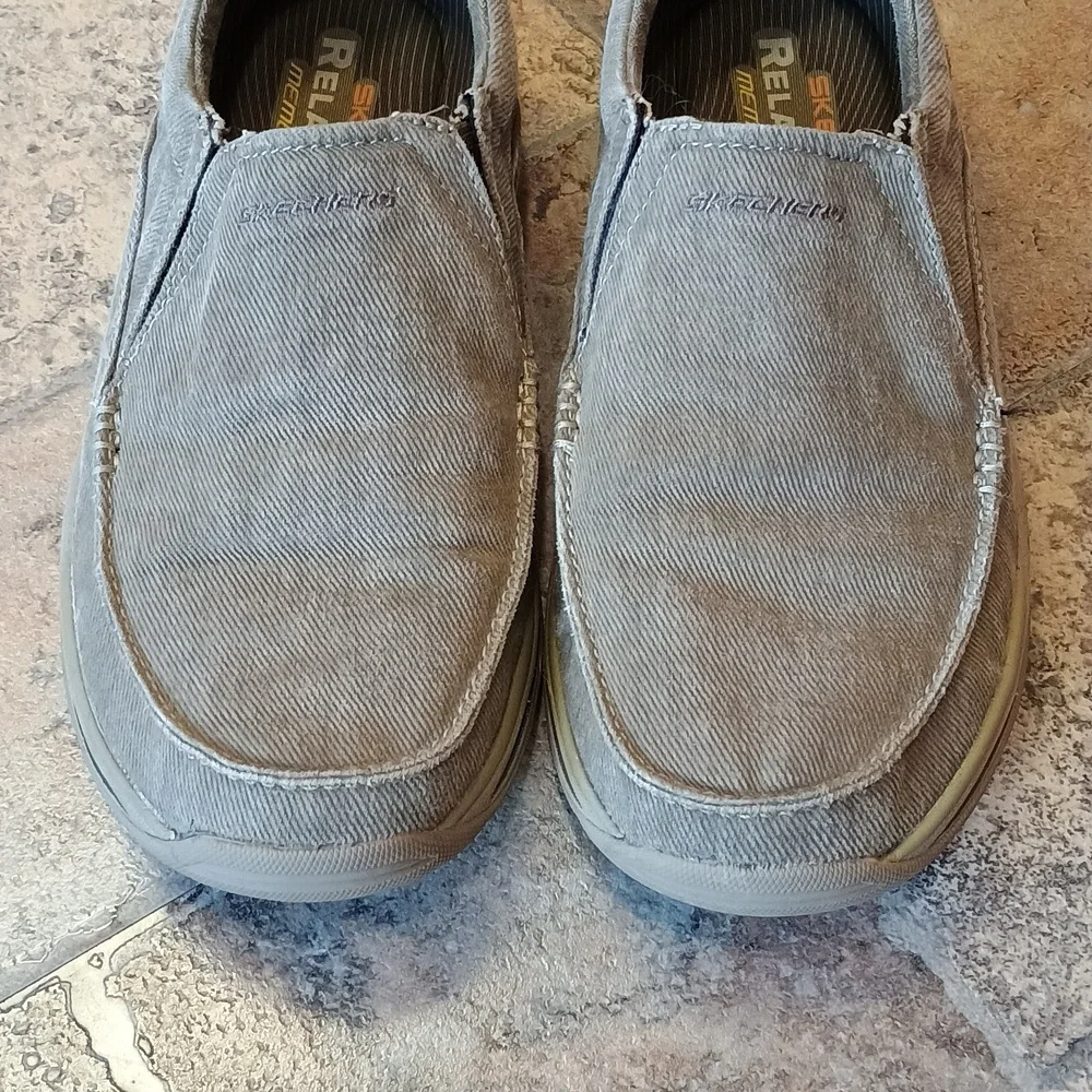 Skechers Relaxed Fit Memory Foam shoes size 7.5 - Picture 2 of 10